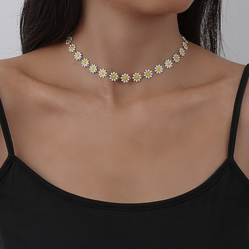 Colar estilo chocker de margaridas