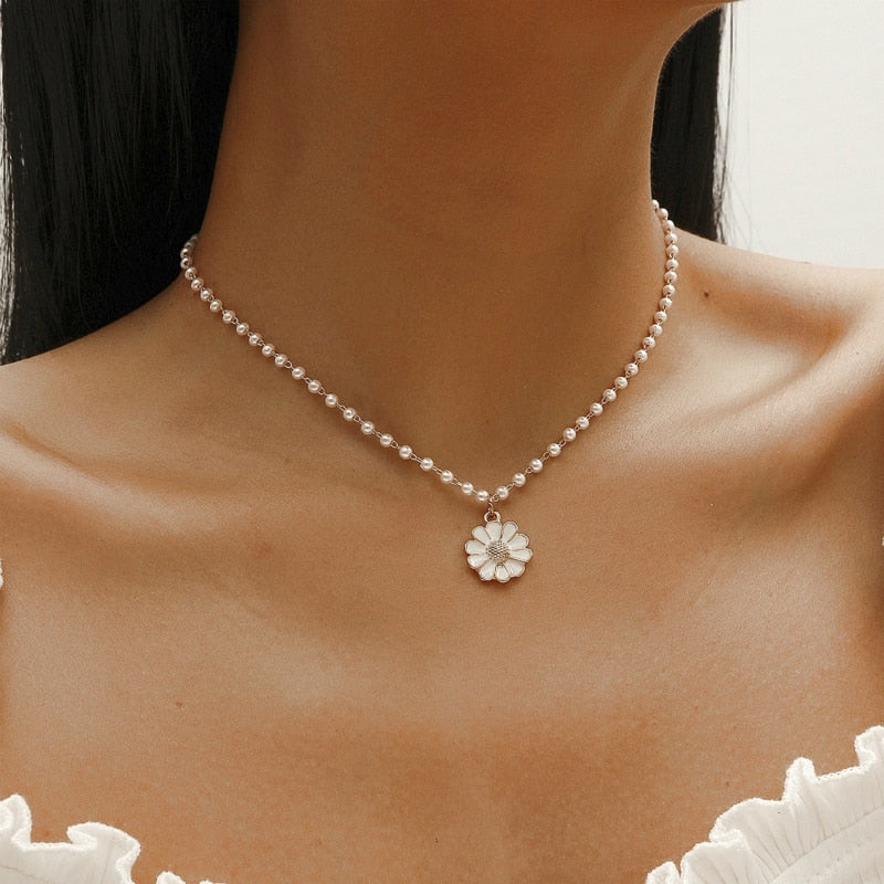 Colar estilo chocker de margaridas